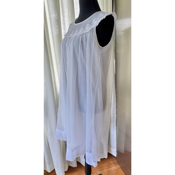 Vintage 60s slip on negligee, white, scoop scalloped neckline, sleeveless - Picture 5 of 9